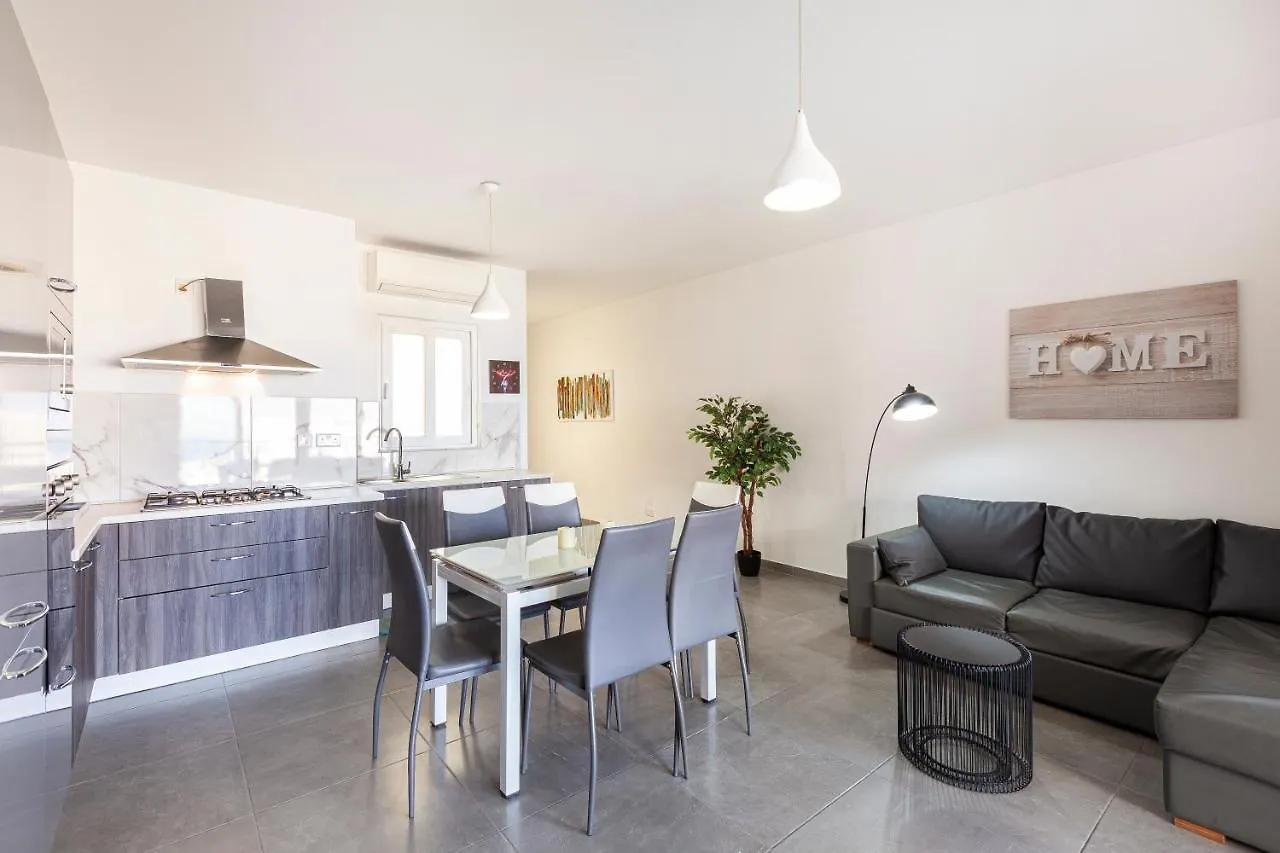 Spacious Designer Apt With Private Seaview Balcony By 360 Estates Buġibba Appartamento