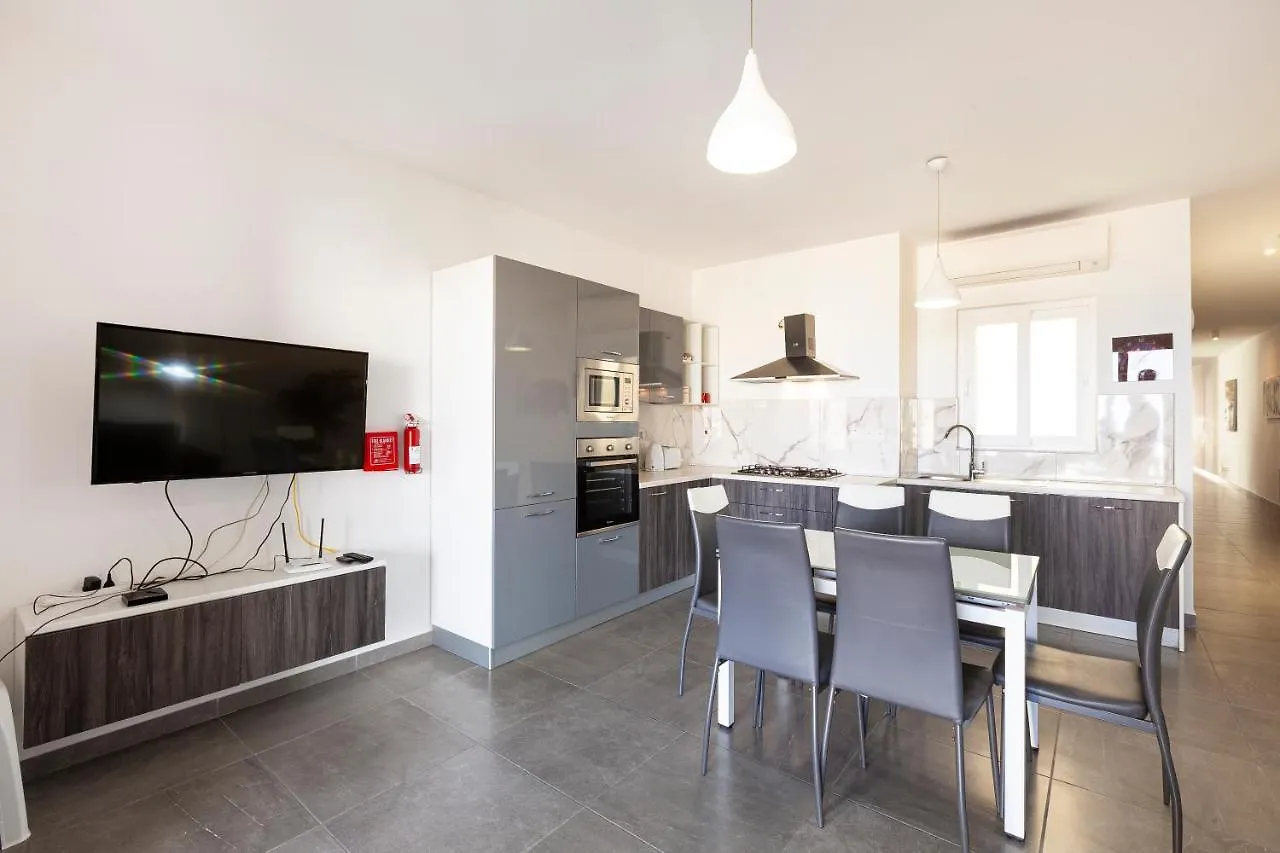 Spacious Designer Apt With Private Seaview Balcony By 360 Estates Buġibba Appartamento
